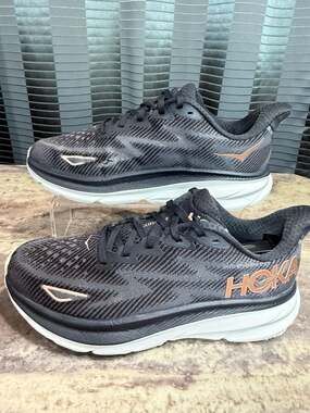 Women’s Hoka Clifton 9.